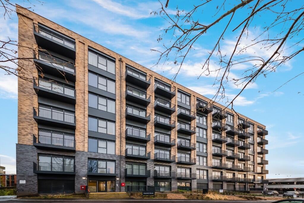 2 bed Apartment for rent in Uxbridge. From Grand City Property - Papermill House