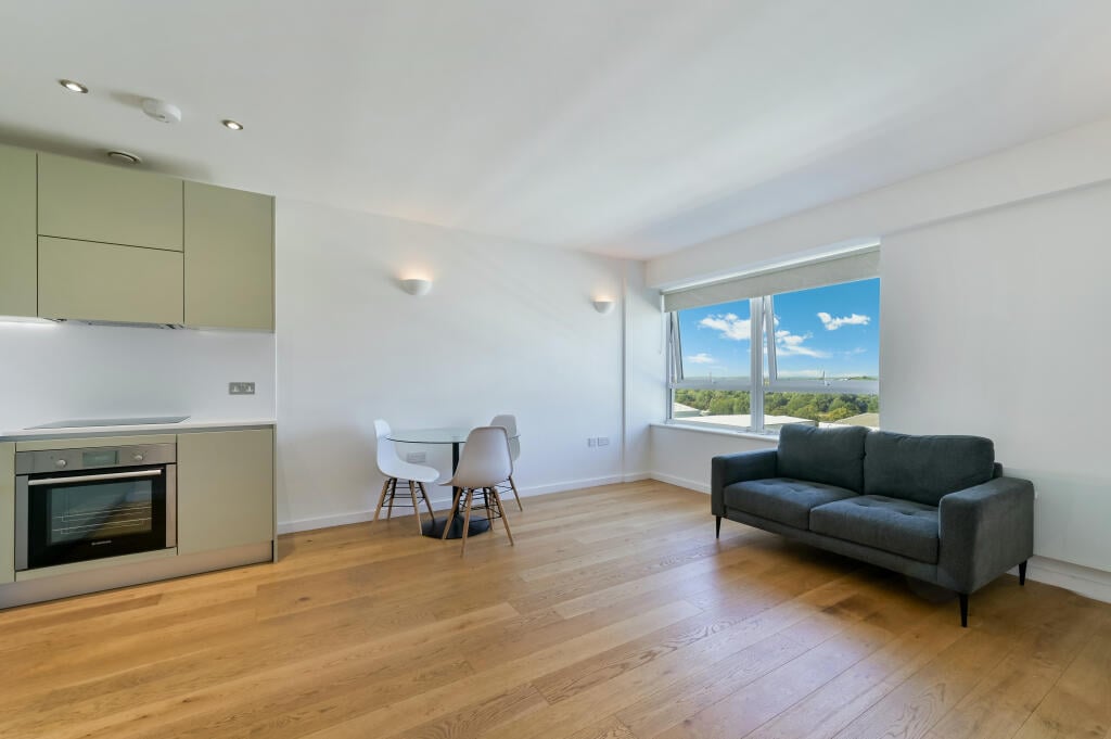 1 bed 1st Floor Flat for rent in London. From Grand City Property - Dolphin House 1 bed 1st Floor Flat for rent in London. From Grand City Property - Dolphin House