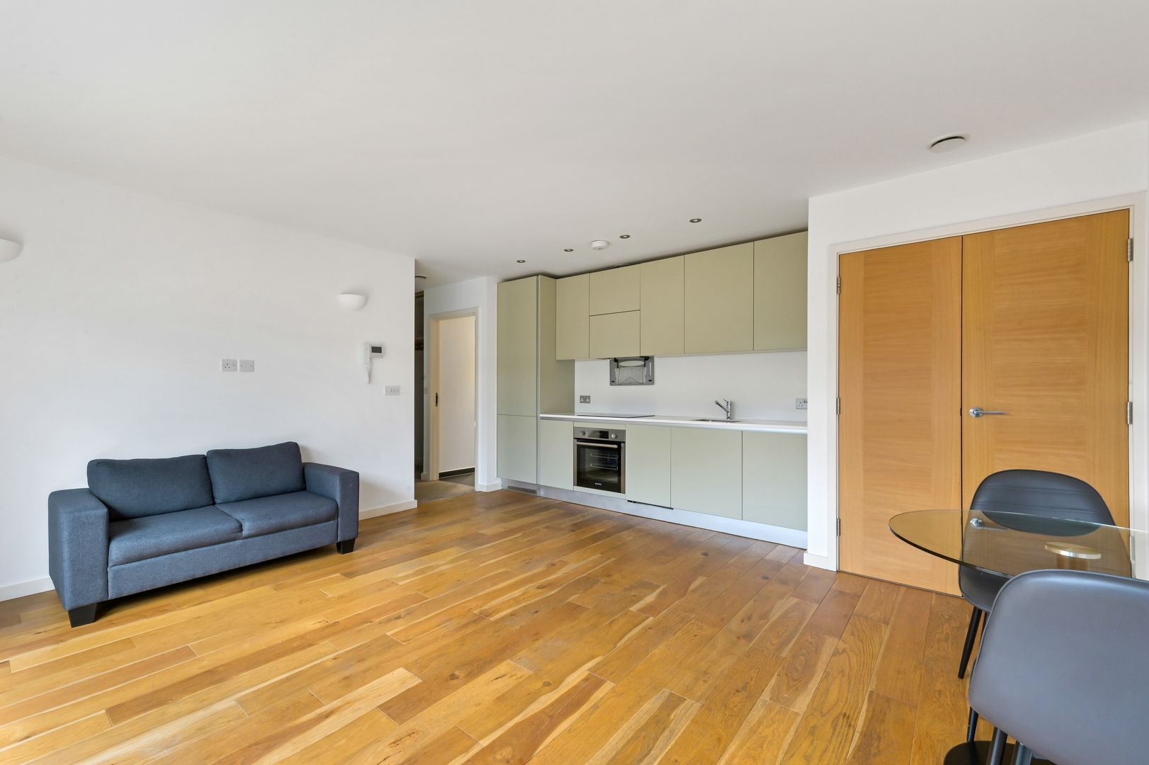 1 bed 1st Floor Flat for rent in London. From Grand City Property - Dolphin House