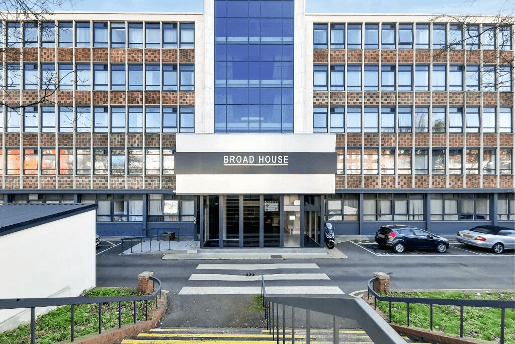 1 bed 1st Floor Flat for rent in London. From Grand City Property - Broad House