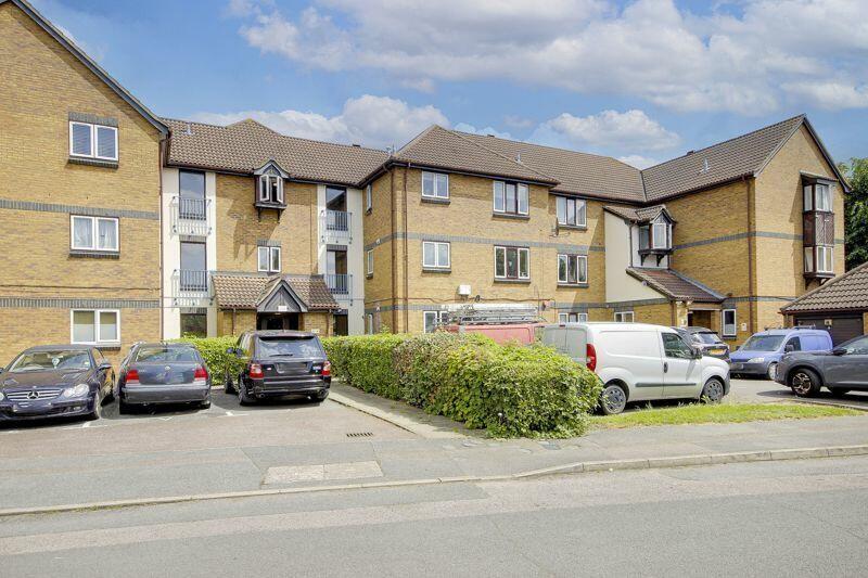 0 bed 1st Floor Flat for rent in Edmonton. From Castles Estate Agents - Edmonton - Sales