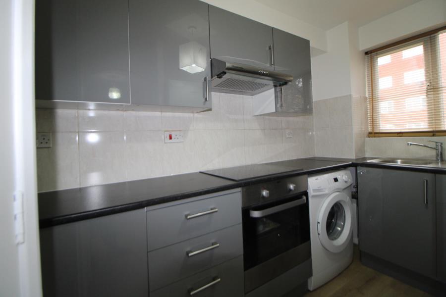1 bed 1st Floor Flat for rent in Edmonton. From Castles Estate Agents - Edmonton - Sales