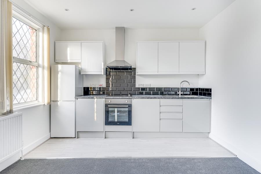 2 bed 1st Floor Flat for rent in Sewardstone. From Castles Estate Agents - Edmonton - Sales