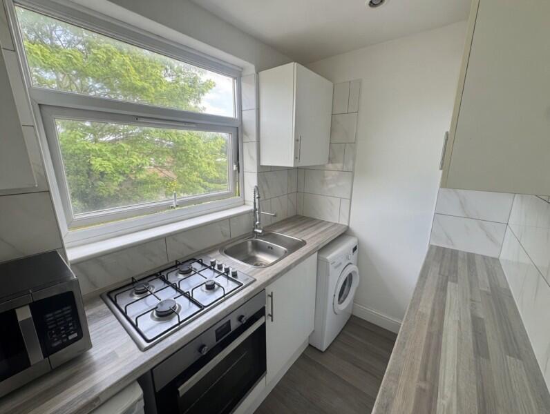 1 bed Apartment for rent in Barnet. From Castles Estate Agents - Edmonton - Sales