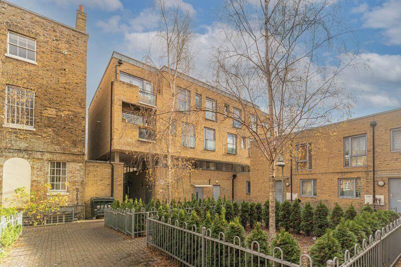 1 bed 1st Floor Flat for rent in Tottenham. From Castles Estate Agents - Edmonton - Sales