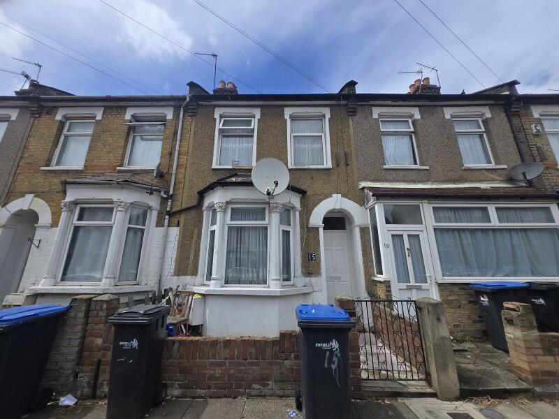2 bed Mid Terraced House for rent in Edmonton. From Castles Estate Agents - Edmonton - Sales