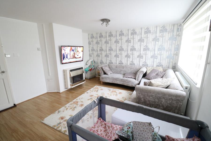 2 bed Mid Terraced House for rent in Waltham Cross. From Castles Estate Agents - Edmonton - Sales 2 bed Mid Terraced House for rent in Waltham Cross. From Castles Estate Agents - Edmonton - Sales