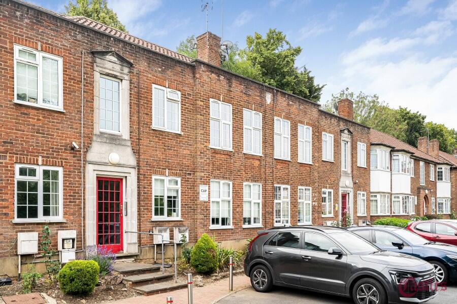 2 bed 1st Floor Flat for rent in Barnet. From Castles Estate Agents - Edmonton - Sales