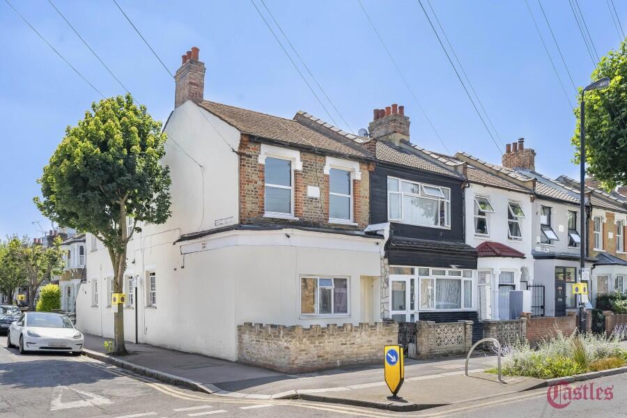 2 bed 1st Floor Flat for rent in Walthamstow. From Castles Estate Agents - Edmonton - Sales
