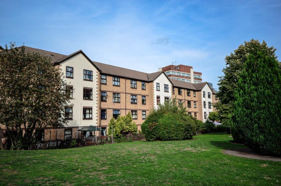 1 bed 1st Floor Flat for rent in Tottenham. From Castles Estate Agents - Edmonton - Sales