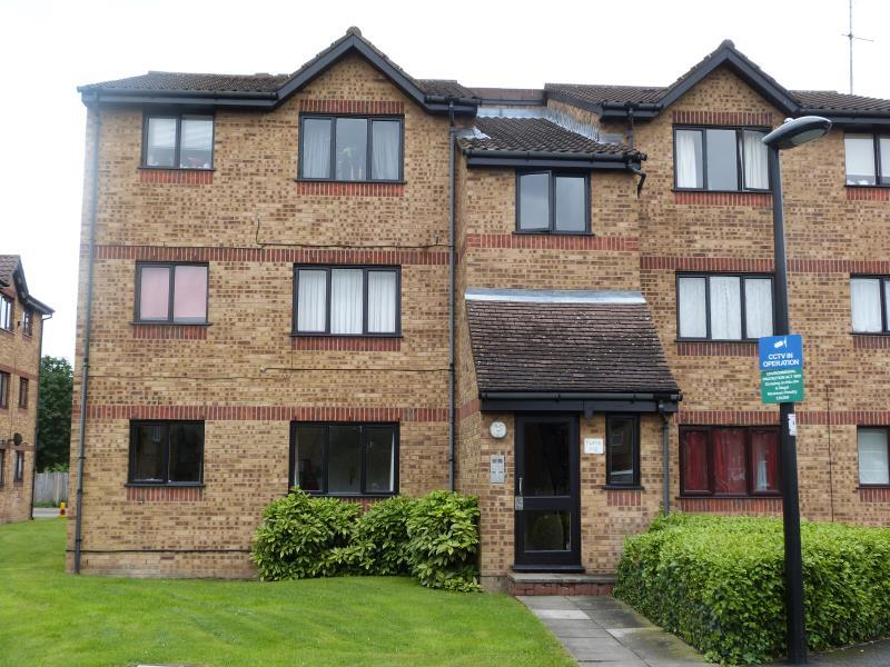 4 bed Studio for rent in Edmonton. From Castles Estate Agents - Edmonton - Sales 4 bed Studio for rent in Edmonton. From Castles Estate Agents - Edmonton - Sales