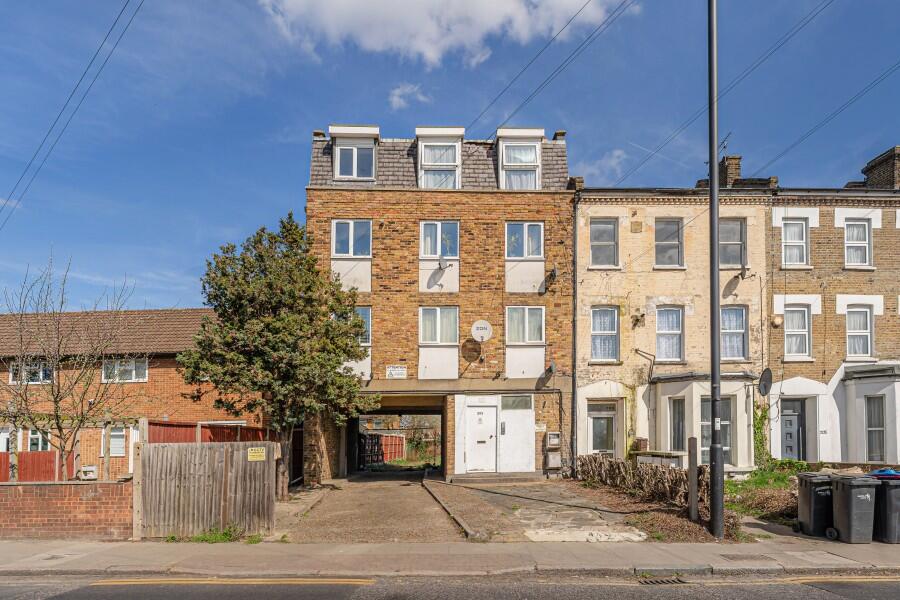 2 bed 1st Floor Flat for rent in Edmonton. From Castles Estate Agents - Edmonton - Sales 2 bed 1st Floor Flat for rent in Edmonton. From Castles Estate Agents - Edmonton - Sales