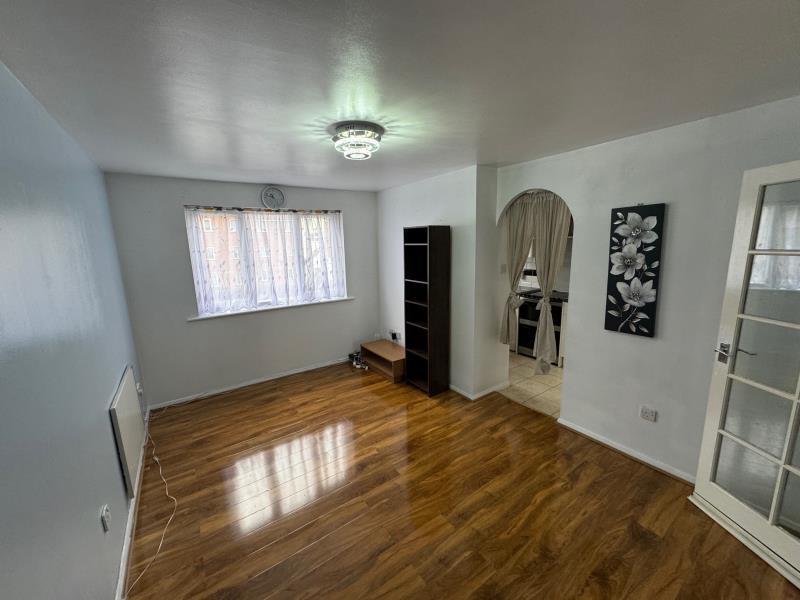 1 bed Mid Terraced House for rent in Edmonton. From Castles Estate Agents - Edmonton - Sales