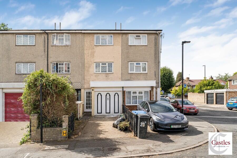 3 bed Mid Terraced House for rent in Edmonton. From Castles Estate Agents - Edmonton - Sales