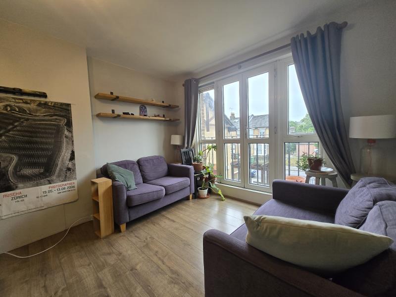 3 bed 1st Floor Flat for rent in Tottenham. From Castles Estate Agents - Edmonton - Sales