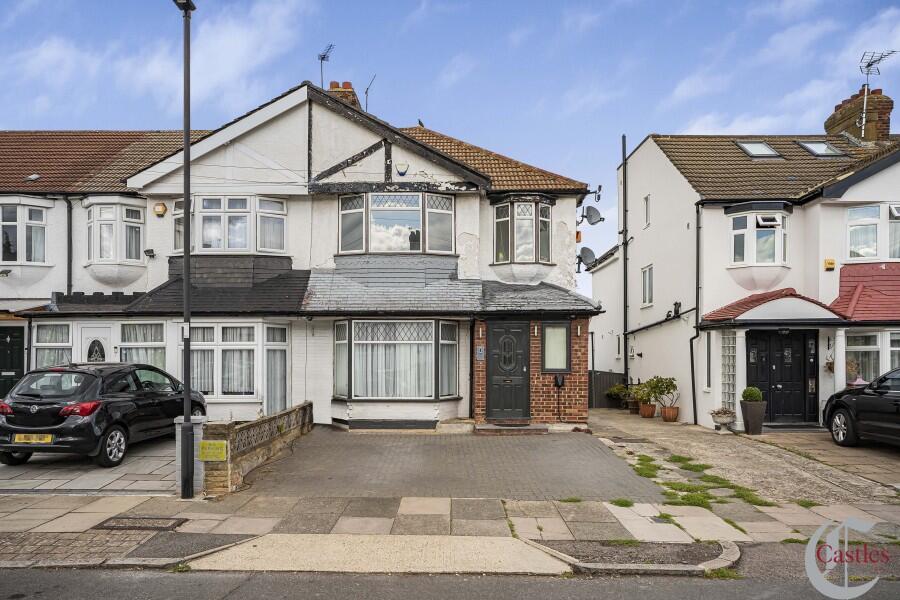 3 bed Mid Terraced House for rent in Edmonton. From Castles Estate Agents - Edmonton - Sales