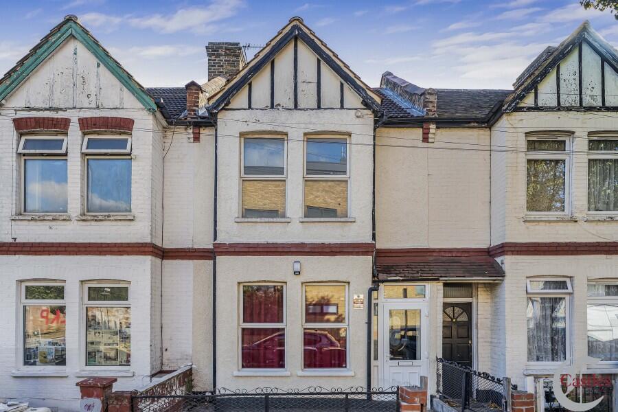 3 bed Mid Terraced House for rent in Edmonton. From Castles Estate Agents - Edmonton - Sales