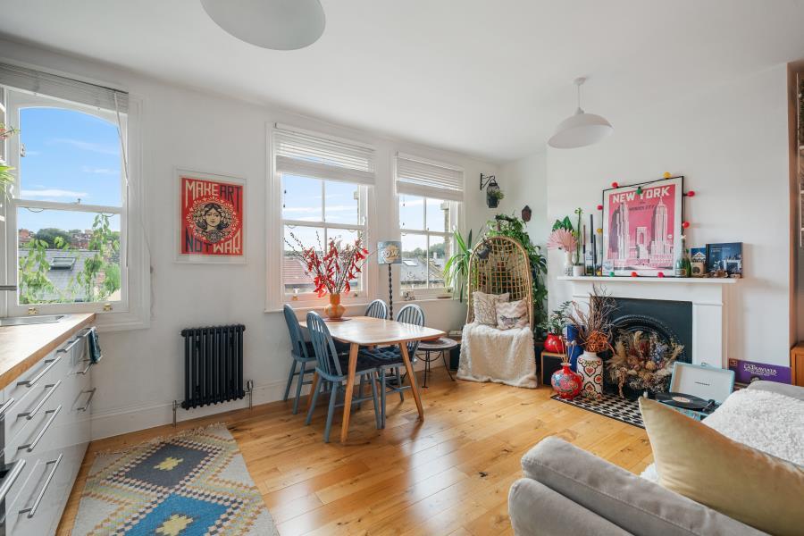 1 bed 1st Floor Flat for rent in Hornsey. From Castles Estate Agents - Crouch End