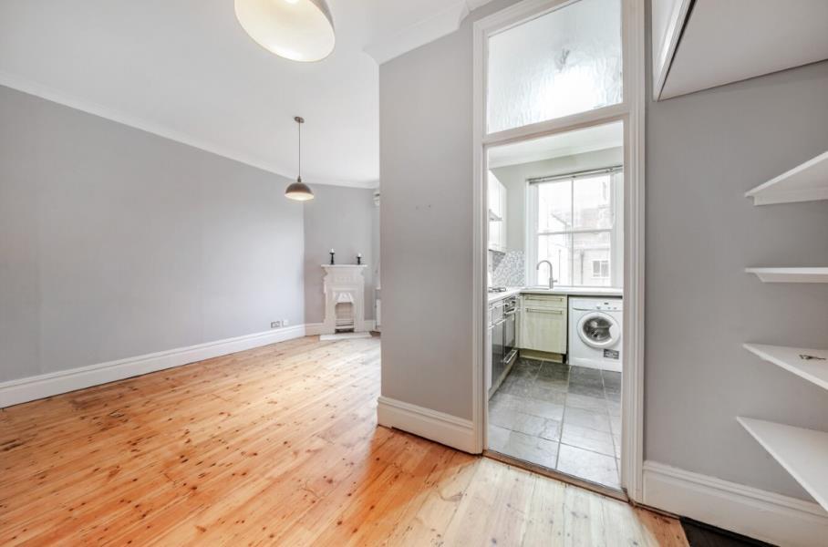 1 bed 1st Floor Flat for rent in Hornsey. From Castles Estate Agents - Crouch End