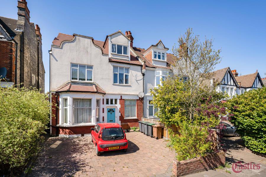 2 bed 1st Floor Flat for rent in Hornsey. From Castles Estate Agents - Crouch End