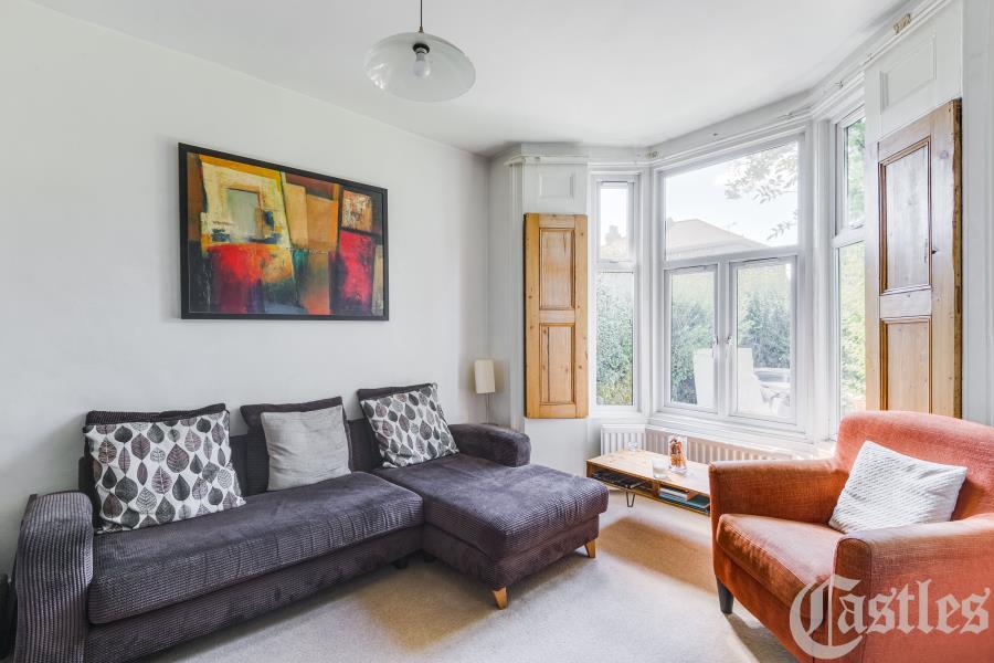 1 bed 1st Floor Flat for rent in Hornsey. From Castles Estate Agents - Crouch End