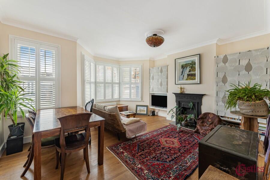 3 bed 1st Floor Flat for rent in Hornsey. From Castles Estate Agents - Crouch End