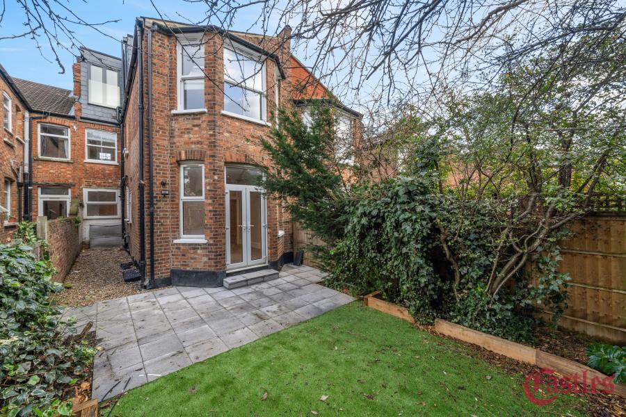 2 bed 1st Floor Flat for rent in Hornsey. From Castles Estate Agents - Crouch End