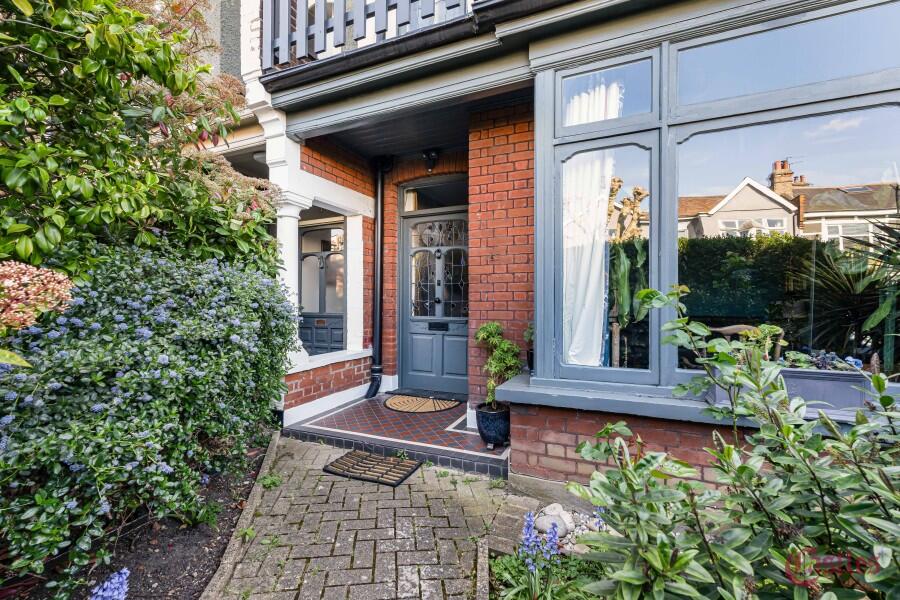 4 bed Mid Terraced House for rent in Hornsey. From Castles Estate Agents - Crouch End