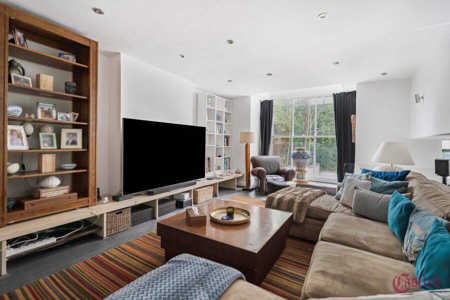 4 bed Annexe for rent in Hornsey. From Castles Estate Agents - Crouch End