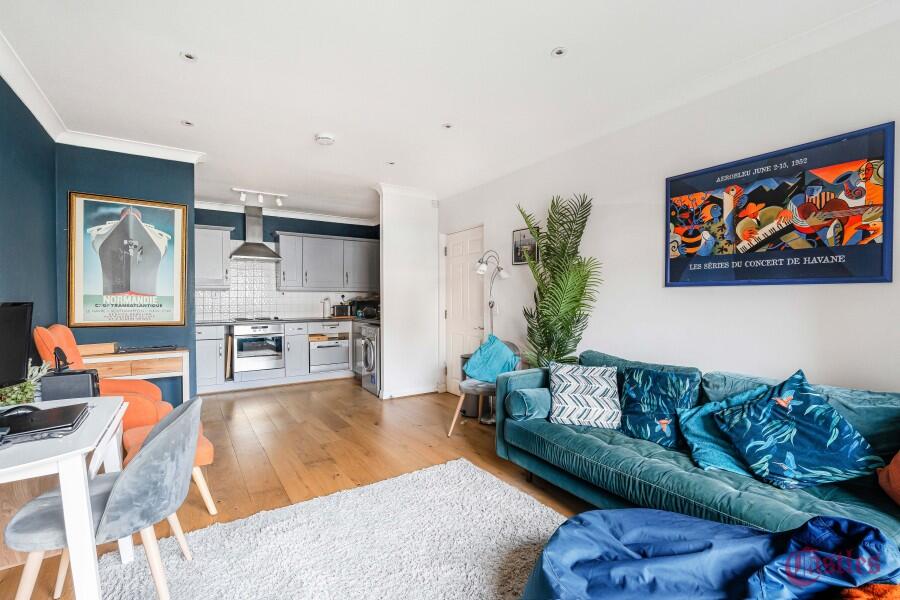 1 bed 1st Floor Flat for rent in Hornsey. From Castles Estate Agents - Crouch End