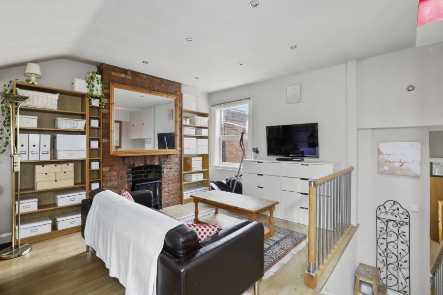 1 bed 1st Floor Flat for rent in Hornsey. From Castles Estate Agents - Crouch End