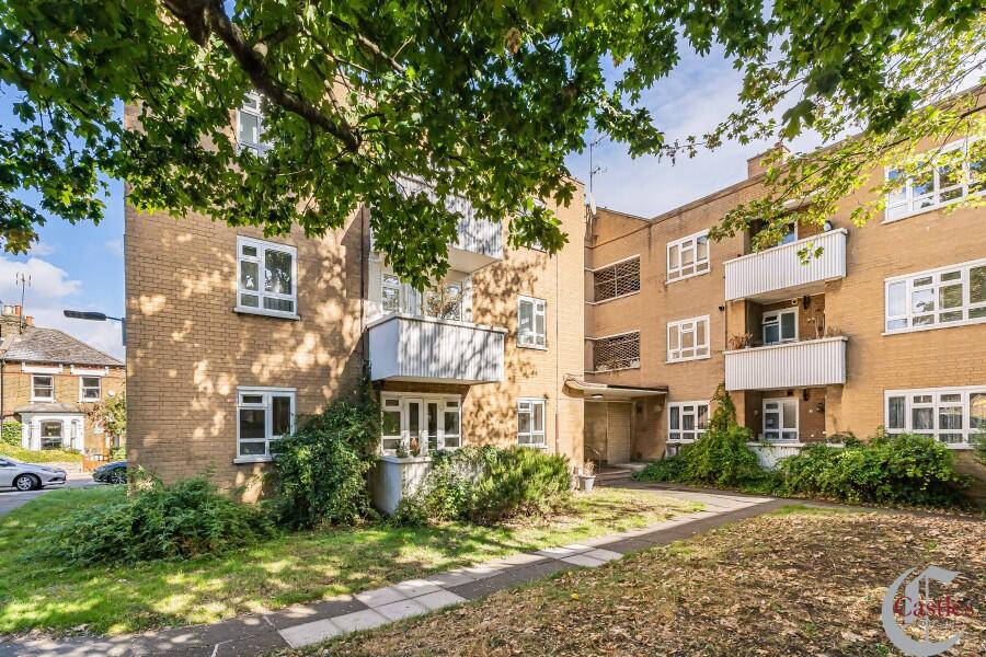 3 bed 1st Floor Flat for rent in Hornsey. From Castles Estate Agents - Crouch End