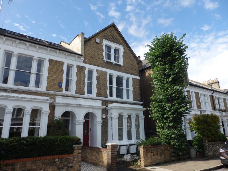 2 bed 1st Floor Flat for rent in Hornsey. From Castles Estate Agents - Crouch End