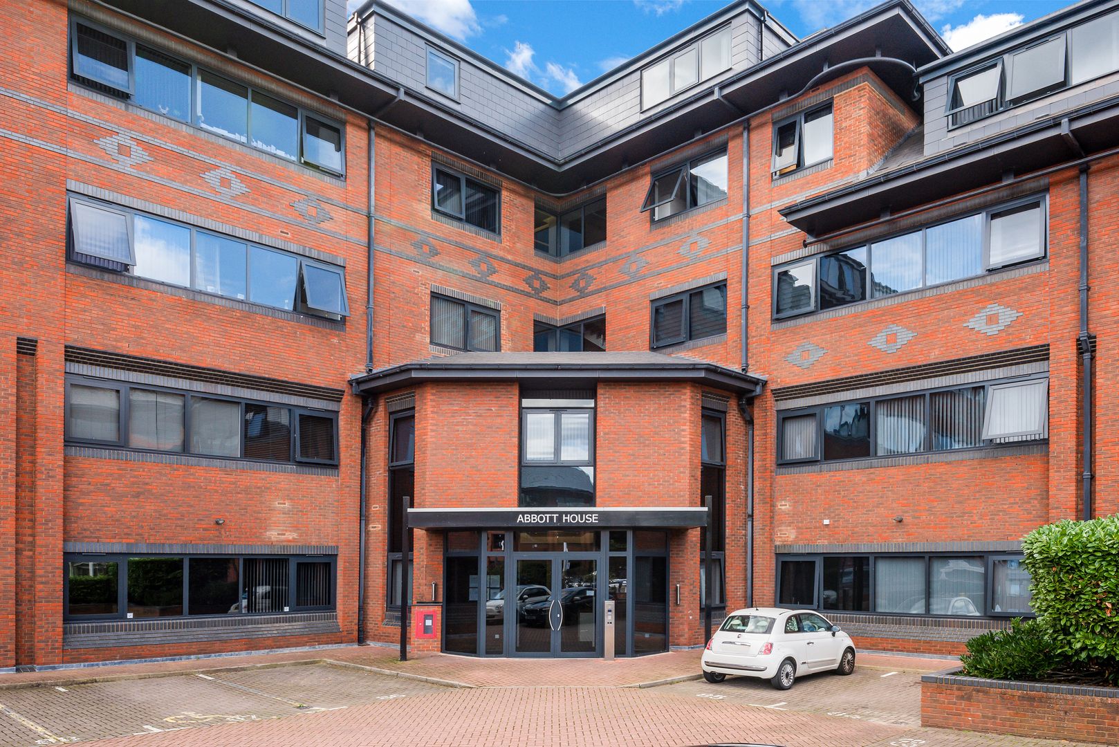 2 bed Not Specified for rent in St Albans. From Grand City Property - Abbott House