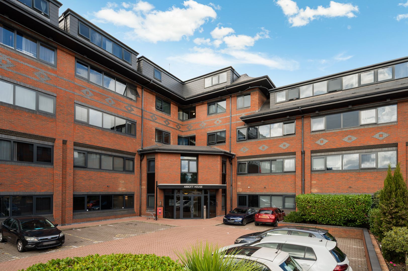 2 bed 1st Floor Flat for rent in St Albans. From Grand City Property - Abbott House