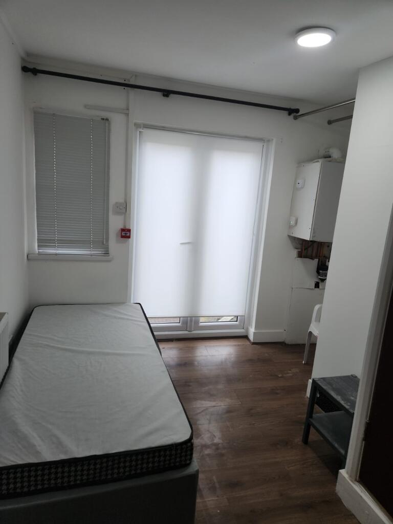 3 bed 1st Floor Flat for rent in Ilford. From Century 21 Goodmayes - Ilford