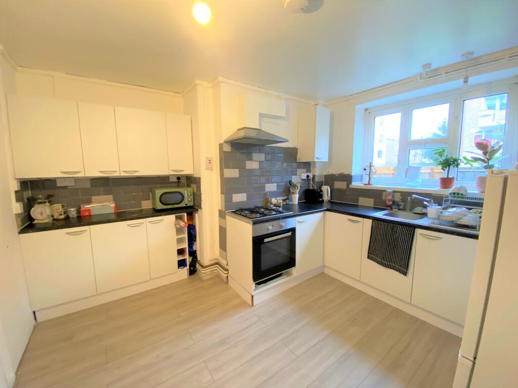4 bed Detached for rent in Hackney. From Century 21 Goodmayes - Ilford