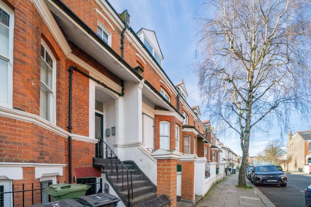 1 bed 1st Floor Flat for rent in Hampstead. From Century 21 Goodmayes - Ilford