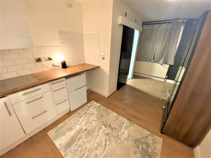 0 bed Studio for rent in Woodford. From Century 21 Goodmayes - Ilford