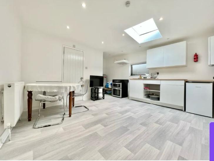 0 bed Studio for rent in Ilford. From Century 21 Goodmayes - Ilford