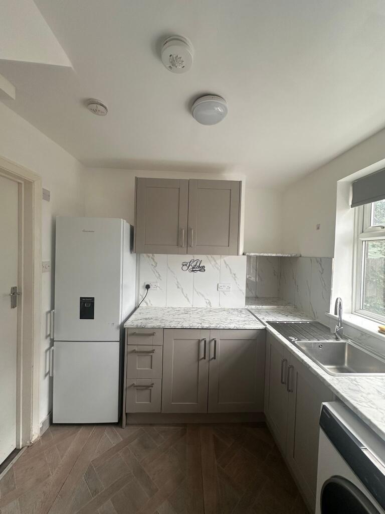 4 bed Mid Terraced House for rent in Ilford. From Century 21 Goodmayes - Ilford 4 bed Mid Terraced House for rent in Ilford. From Century 21 Goodmayes - Ilford