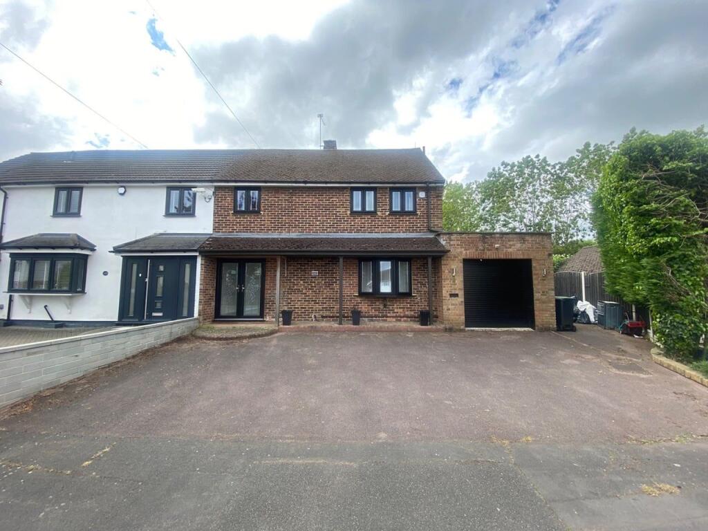 3 bed Semi Detached for rent in Chigwell Row. From Century 21 Goodmayes - Ilford