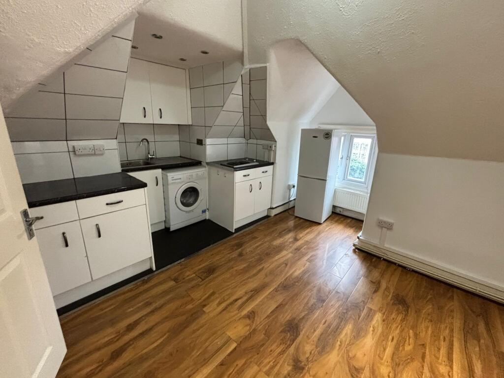 0 bed Studio for rent in Ilford. From Century 21 Goodmayes - Ilford