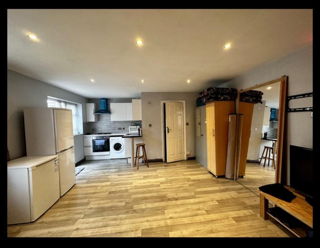 0 bed Studio for rent in Ilford. From Century 21 Goodmayes - Ilford