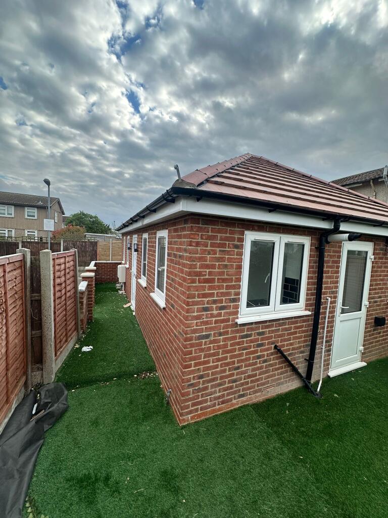 1 bed Bungalow for rent in Dagenham. From Century 21 Goodmayes - Ilford