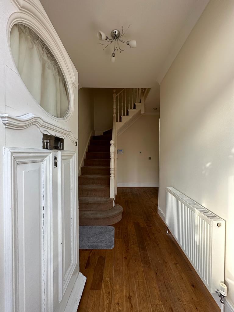 4 bed Semi Detached for rent in Ilford. From Century 21 Goodmayes - Ilford