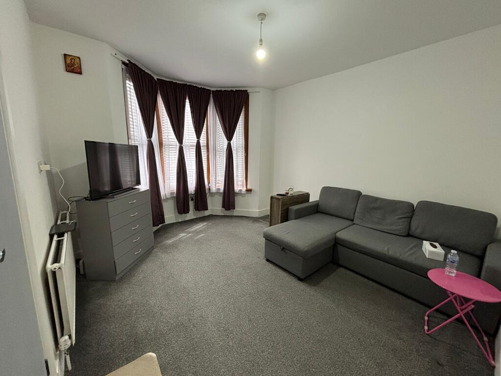 1 bed 1st Floor Flat for rent in Ilford. From Century 21 Goodmayes - Ilford