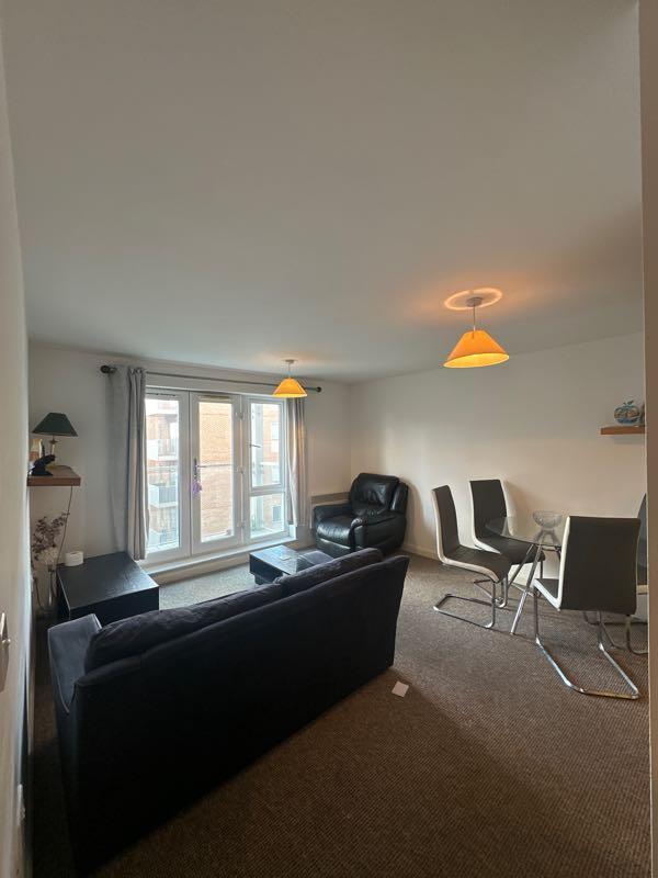 2 bed 1st Floor Flat for rent in Farnham Royal. From Century 21 Goodmayes - Ilford