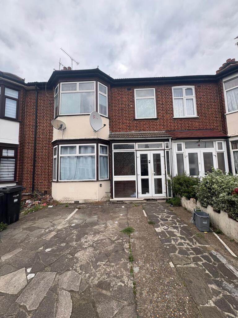 6 bed Detached for rent in Ilford. From Century 21 Goodmayes - Ilford 6 bed Detached for rent in Ilford. From Century 21 Goodmayes - Ilford