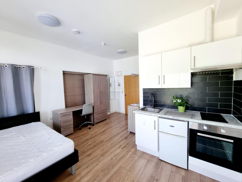 4 bed Studio for rent in Ilford. From Century 21 Goodmayes - Ilford